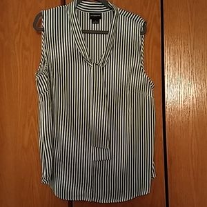 Sleeveless top with tie bow